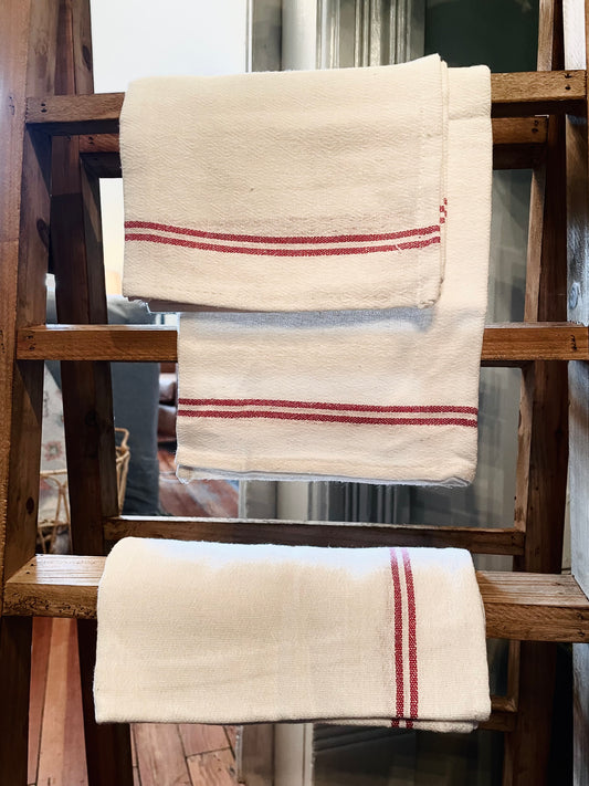 18" x 24" White/Red Hand Towel