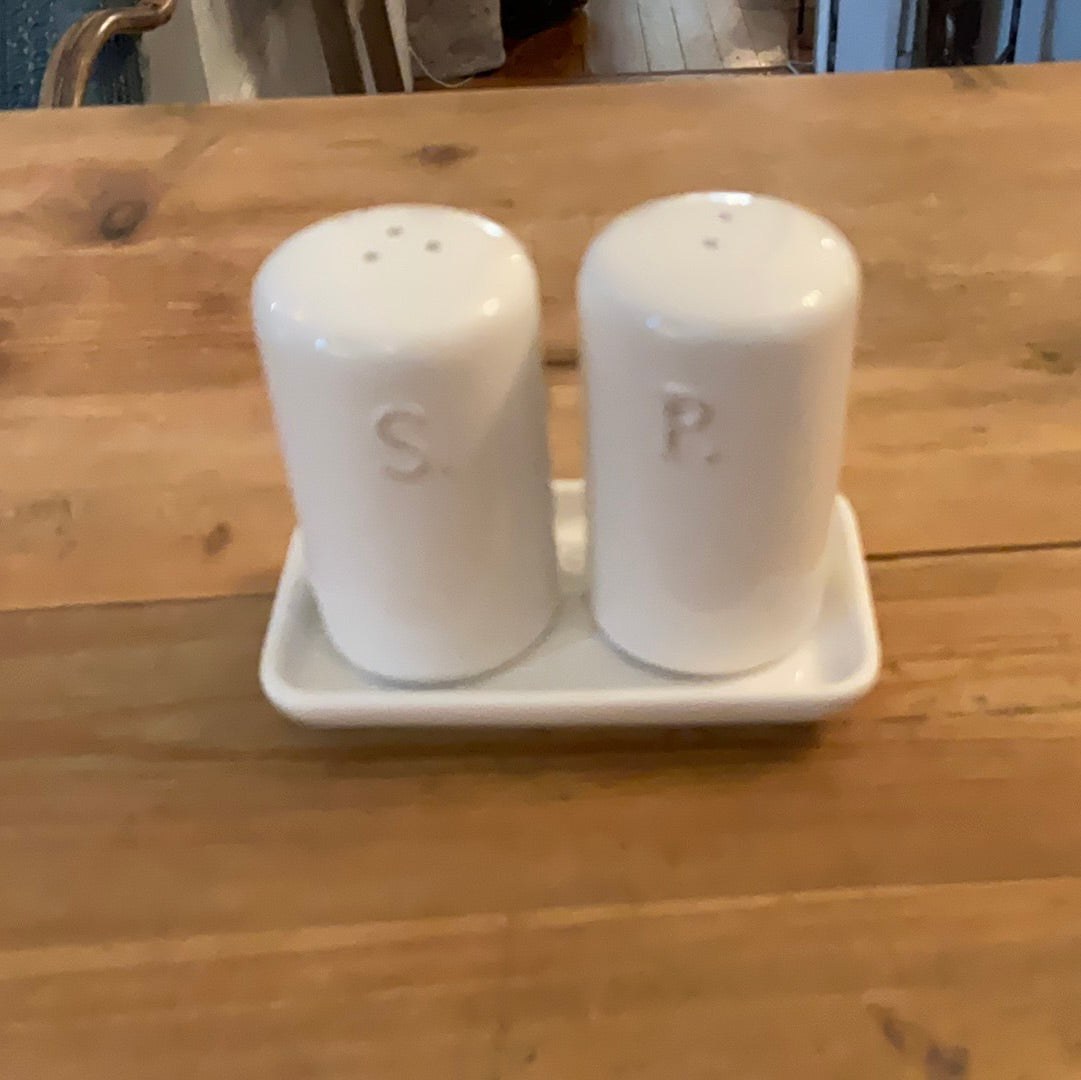 White Cottage Ceramic Salt and Pepper Set w/tray